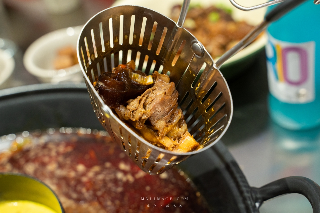 【台北美食】李鐵柱老火鍋 台北光復店～永和重慶老火鍋名店開來台北囉。國父紀念館站美食推薦