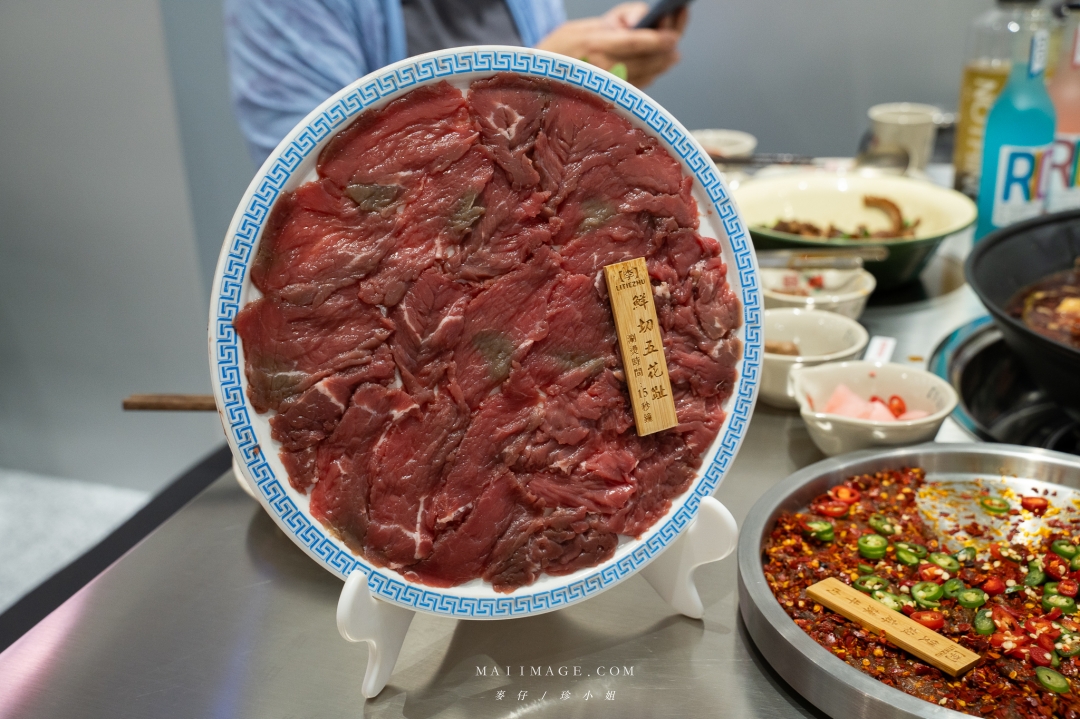 【台北美食】李鐵柱老火鍋 台北光復店～永和重慶老火鍋名店開來台北囉。國父紀念館站美食推薦