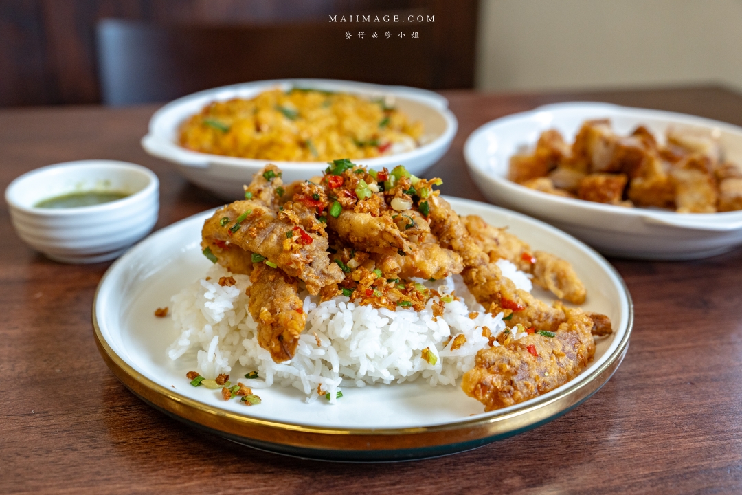 【曼谷美食】Jay Nahm Thong Lor～泰國曼谷通羅區最新爆紅平價寶藏小館，黃金咖哩炒巨蟹肉、蒜香大頭蝦必點！BTS Thomglor美食