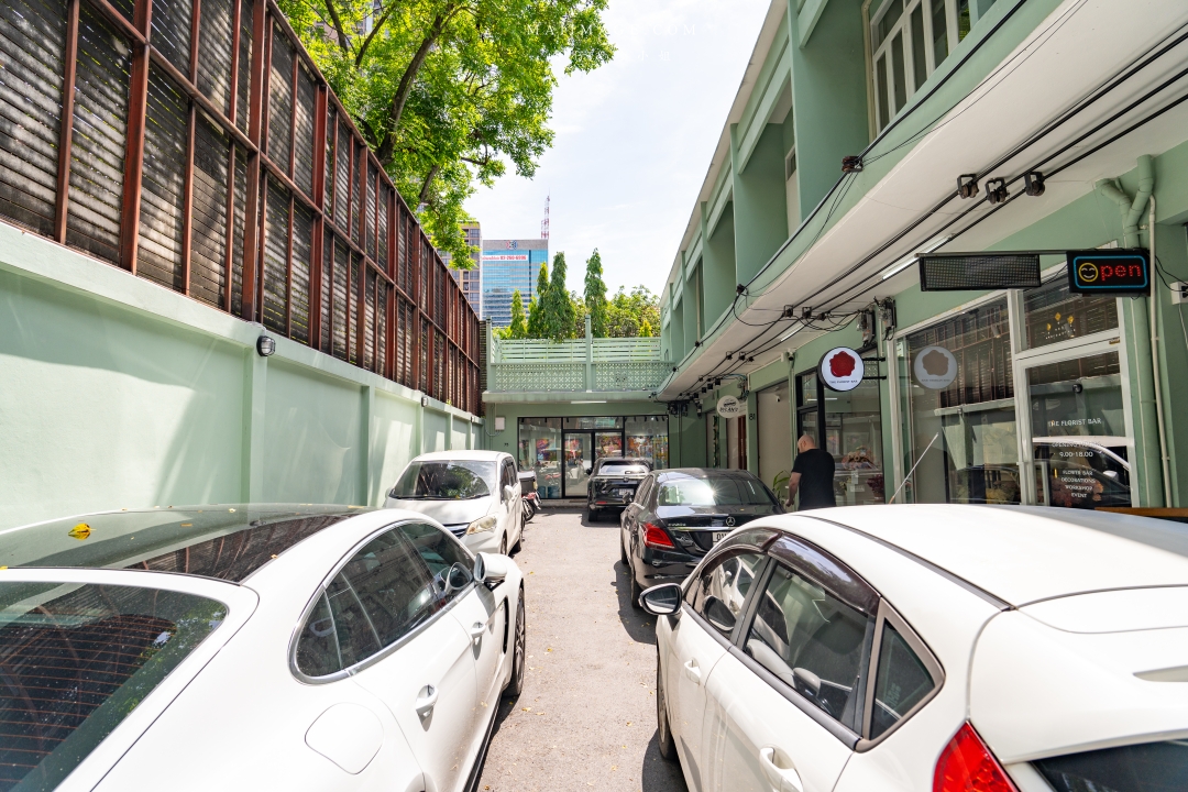 【曼谷美食】Jay Nahm Thong Lor～泰國曼谷通羅區最新爆紅平價寶藏小館，黃金咖哩炒巨蟹肉、蒜香大頭蝦必點！BTS Thomglor美食