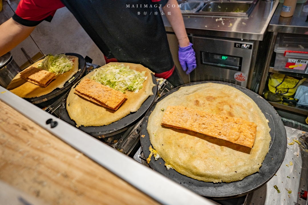 【台北美食】洪記煎餅果子台北旗艦店~遼寧夜市正宗天津煎餅果子專賣店,中山區辦公室下午茶推薦、捷運南京復興站美食 【台北美食】洪記煎餅果子台北旗艦店~遼寧夜市正宗天津煎餅果子專賣店,中山區辦公室下午茶推薦、捷運南京復興站美食