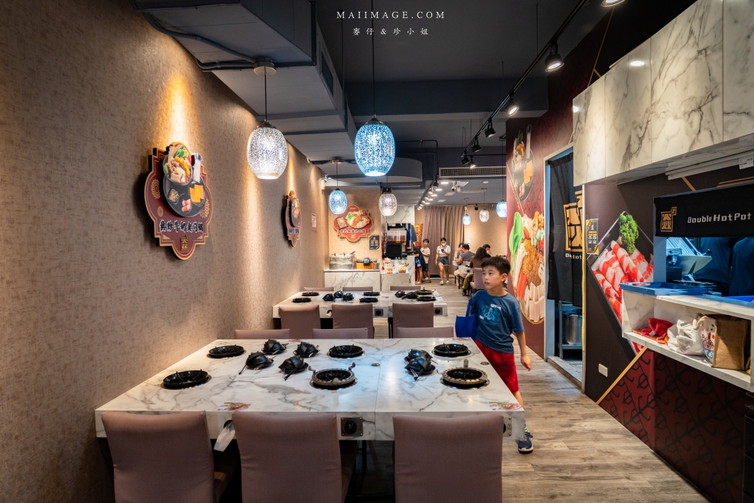 【中和美食】焱焱燒鍋銅盤.鍋物專賣～中和積穗夜市平價大份量銅盤烤肉鍋物，滷肉飯、麻辣鴨血豆腐、小菜、飲料吧、冰淇淋全都讓你吃到飽！中和積穗夜市美食推薦