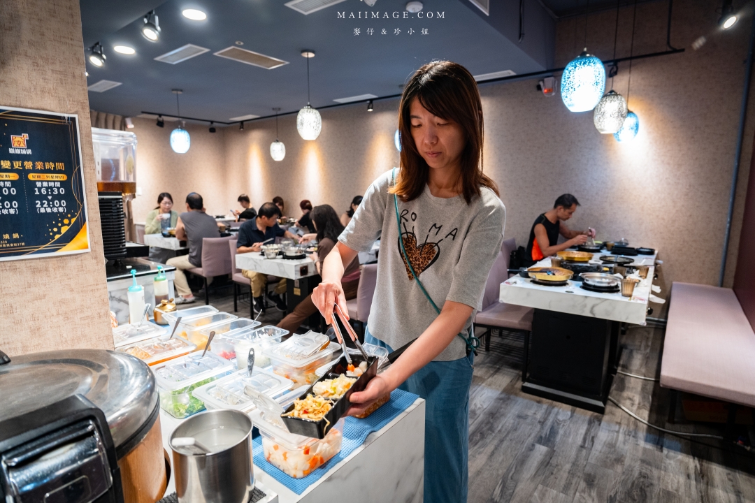 【中和美食】焱焱燒鍋銅盤.鍋物專賣～中和積穗夜市平價大份量銅盤烤肉鍋物，滷肉飯、麻辣鴨血豆腐、小菜、飲料吧、冰淇淋全都讓你吃到飽！中和積穗夜市美食推薦