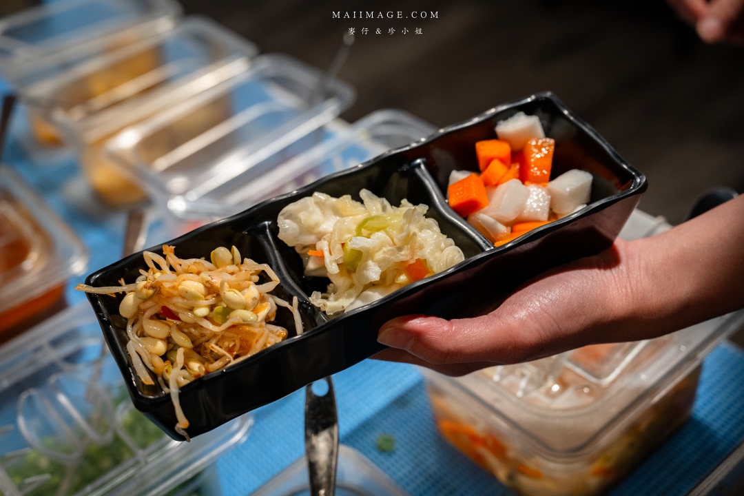 【中和美食】焱焱燒鍋銅盤.鍋物專賣～中和積穗夜市平價大份量銅盤烤肉鍋物，滷肉飯、麻辣鴨血豆腐、小菜、飲料吧、冰淇淋全都讓你吃到飽！中和積穗夜市美食推薦