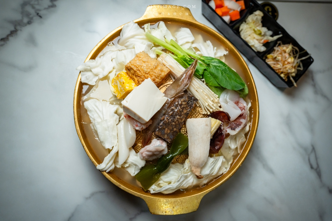 【中和美食】焱焱燒鍋銅盤.鍋物專賣～中和積穗夜市平價大份量銅盤烤肉鍋物，滷肉飯、麻辣鴨血豆腐、小菜、飲料吧、冰淇淋全都讓你吃到飽！中和積穗夜市美食推薦