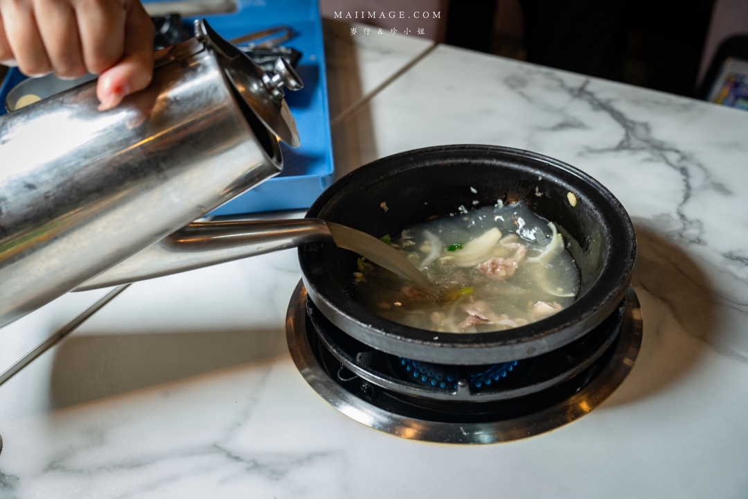 【中和美食】焱焱燒鍋銅盤.鍋物專賣～中和積穗夜市平價大份量銅盤烤肉鍋物，滷肉飯、麻辣鴨血豆腐、小菜、飲料吧、冰淇淋全都讓你吃到飽！中和積穗夜市美食推薦