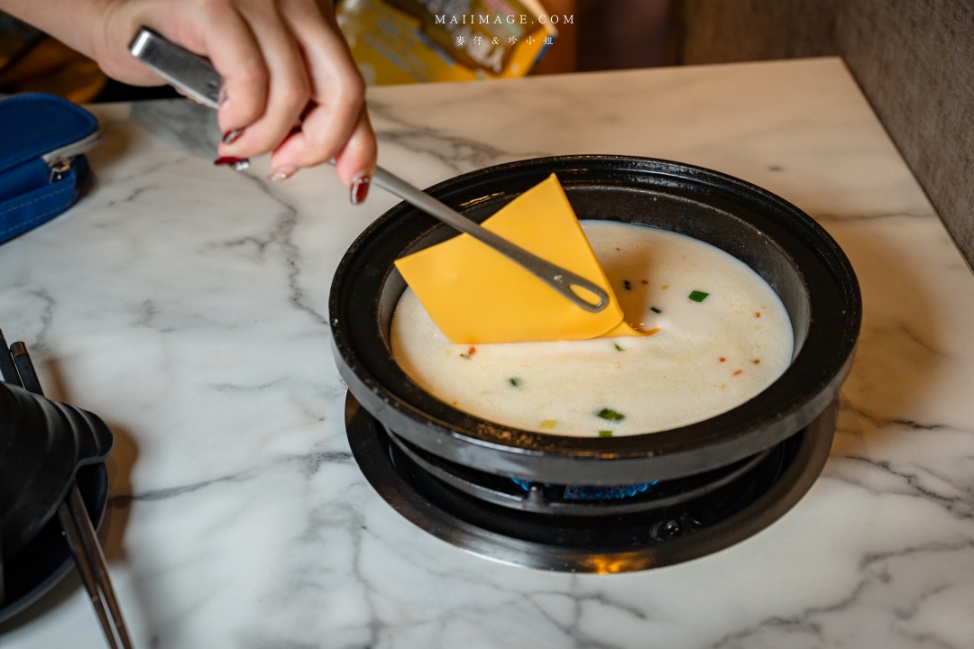 【中和美食】焱焱燒鍋銅盤.鍋物專賣～中和積穗夜市平價大份量銅盤烤肉鍋物，滷肉飯、麻辣鴨血豆腐、小菜、飲料吧、冰淇淋全都讓你吃到飽！中和積穗夜市美食推薦