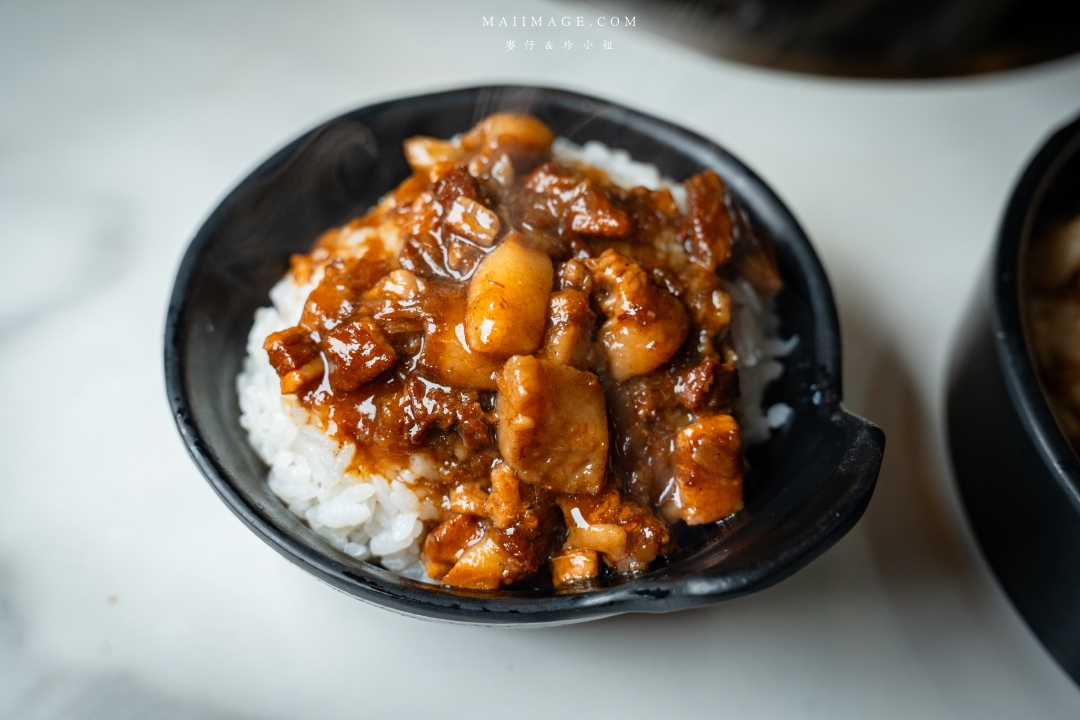 【中和美食】焱焱燒鍋銅盤.鍋物專賣～中和積穗夜市平價大份量銅盤烤肉鍋物，滷肉飯、麻辣鴨血豆腐、小菜、飲料吧、冰淇淋全都讓你吃到飽！中和積穗夜市美食推薦