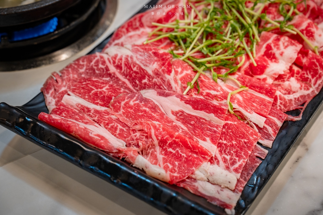 【中和美食】焱焱燒鍋銅盤.鍋物專賣～中和積穗夜市平價大份量銅盤烤肉鍋物，滷肉飯、麻辣鴨血豆腐、小菜、飲料吧、冰淇淋全都讓你吃到飽！中和積穗夜市美食推薦