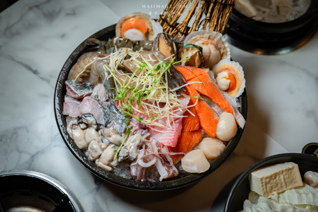 【中和美食】焱焱燒鍋銅盤.鍋物專賣～中和積穗夜市平價大份量銅盤烤肉鍋物，滷肉飯、麻辣鴨血豆腐、小菜、飲料吧、冰淇淋全都讓你吃到飽！中和積穗夜市美食推薦