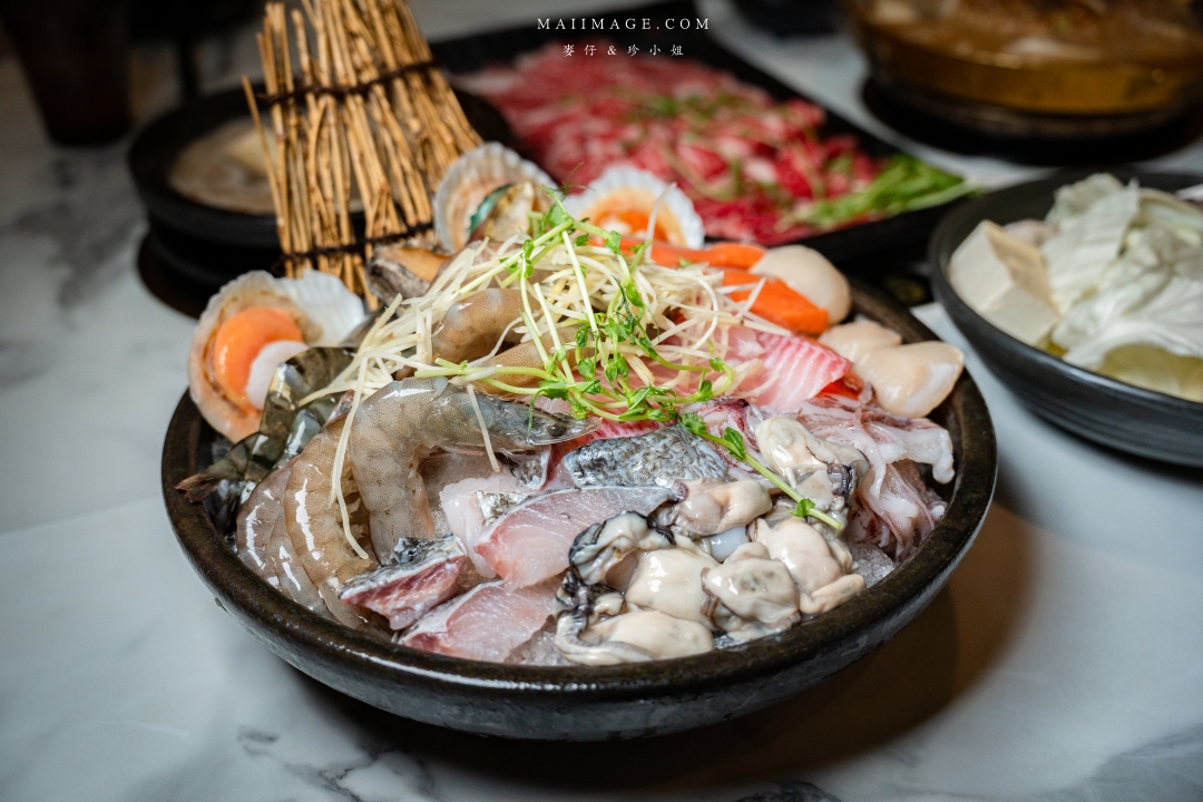 【中和美食】焱焱燒鍋銅盤.鍋物專賣～中和積穗夜市平價大份量銅盤烤肉鍋物，滷肉飯、麻辣鴨血豆腐、小菜、飲料吧、冰淇淋全都讓你吃到飽！中和積穗夜市美食推薦