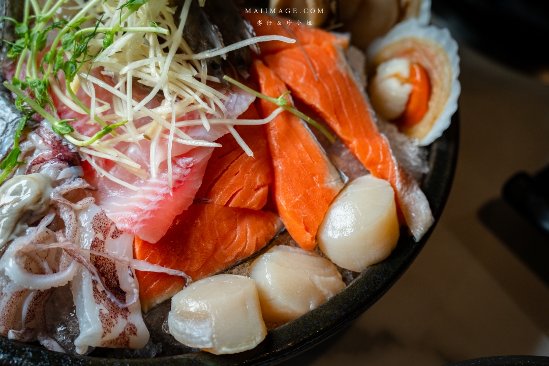 【中和美食】焱焱燒鍋銅盤.鍋物專賣～中和積穗夜市平價大份量銅盤烤肉鍋物，滷肉飯、麻辣鴨血豆腐、小菜、飲料吧、冰淇淋全都讓你吃到飽！中和積穗夜市美食推薦