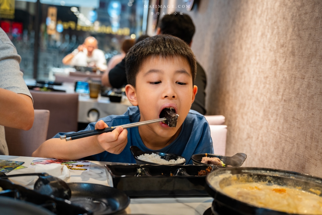 【中和美食】焱焱燒鍋銅盤.鍋物專賣～中和積穗夜市平價大份量銅盤烤肉鍋物，滷肉飯、麻辣鴨血豆腐、小菜、飲料吧、冰淇淋全都讓你吃到飽！中和積穗夜市美食推薦