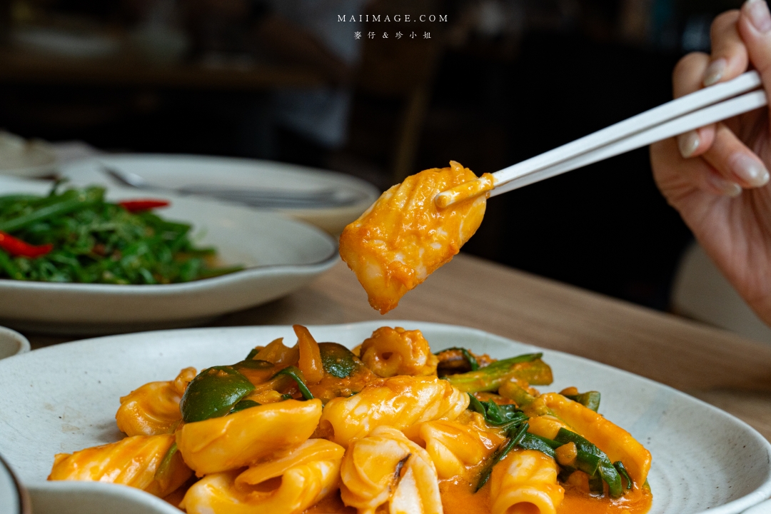 【曼谷美食】Savoey上味泰餐館 Chit Lom～泰國50年老字號經典泰式料理，必點咖哩螃蟹、蚵仔煎，BTS Chit Lom美食