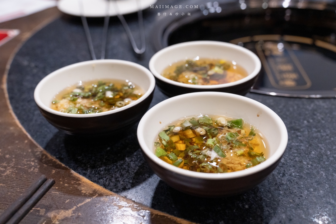 【台北美食】小膳香成都麻辣火鍋～全台唯一供應手切溫體牛的成都老火鍋，產地新鮮直送部位種類最多。捷運忠孝敦化站美食