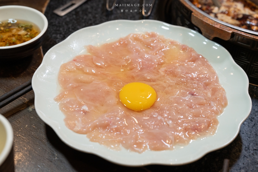 【台北美食】小膳香成都麻辣火鍋～全台唯一供應手切溫體牛的成都老火鍋，產地新鮮直送部位種類最多。捷運忠孝敦化站美食