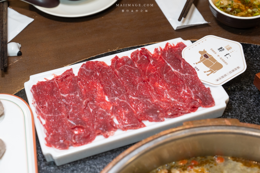 【台北美食】小膳香成都麻辣火鍋～全台唯一供應手切溫體牛的成都老火鍋，產地新鮮直送部位種類最多。捷運忠孝敦化站美食