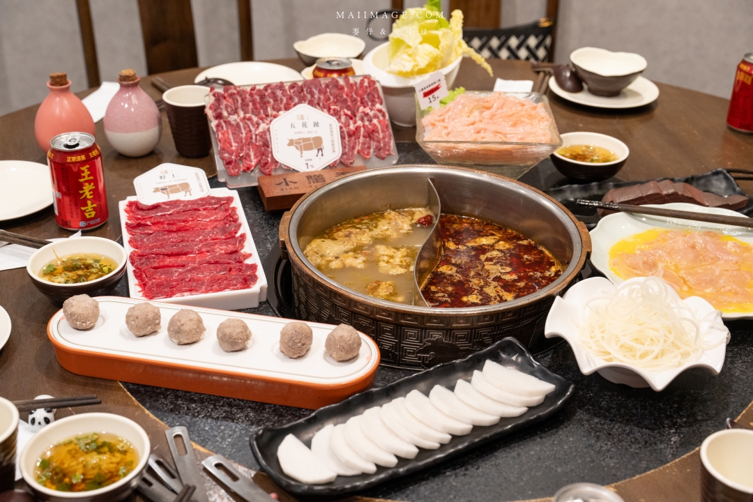 【台北美食】小膳香成都麻辣火鍋～全台唯一供應手切溫體牛的成都老火鍋，產地新鮮直送部位種類最多。捷運忠孝敦化站美食