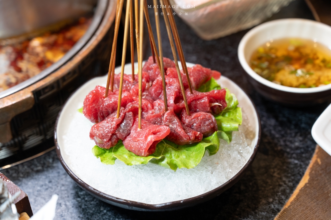 【台北美食】小膳香成都麻辣火鍋～全台唯一供應手切溫體牛的成都老火鍋，產地新鮮直送部位種類最多。捷運忠孝敦化站美食