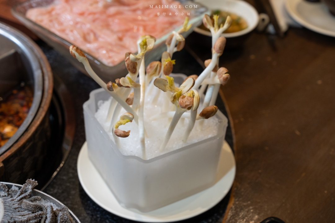 【台北美食】小膳香成都麻辣火鍋～全台唯一供應手切溫體牛的成都老火鍋，產地新鮮直送部位種類最多。捷運忠孝敦化站美食