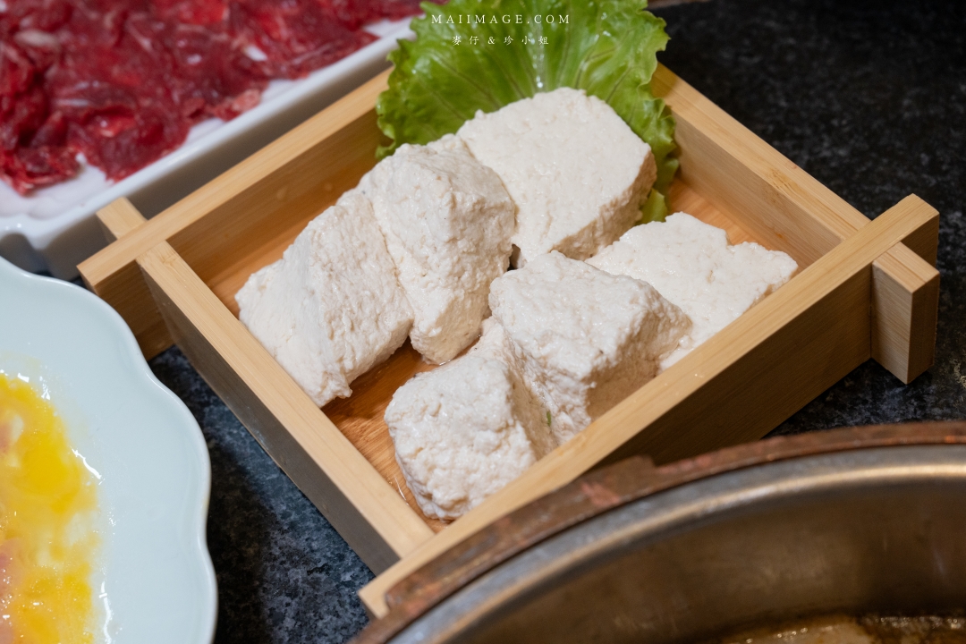 【台北美食】小膳香成都麻辣火鍋～全台唯一供應手切溫體牛的成都老火鍋，產地新鮮直送部位種類最多。捷運忠孝敦化站美食