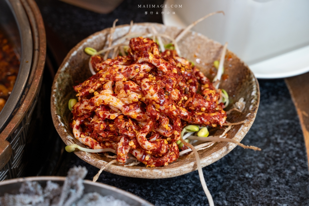 【台北美食】小膳香成都麻辣火鍋～全台唯一供應手切溫體牛的成都老火鍋，產地新鮮直送部位種類最多。捷運忠孝敦化站美食