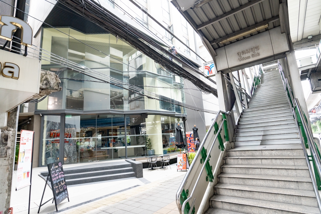 【曼谷住宿推薦】Lumen Bangkok Udomsuk Station～曼谷TBS Udomsuk站平價飯店推薦，距離BTS站只要30秒就能到。