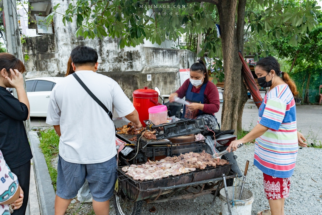 【曼谷美食】Udomsuk Walk อุดมสุข วอล์ค～BTS Udomsuk站附近最接地氣的在地夜市，每日還有駐唱歌手現場唱歌，氛圍超Chill在地人都超愛