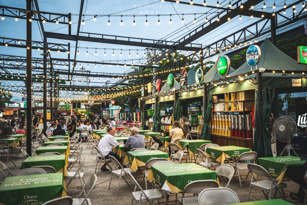 【曼谷美食】Udomsuk Walk อุดมสุข วอล์ค～BTS Udomsuk站附近最接地氣的在地夜市，每日還有駐唱歌手現場唱歌，氛圍超Chill在地人都超愛
