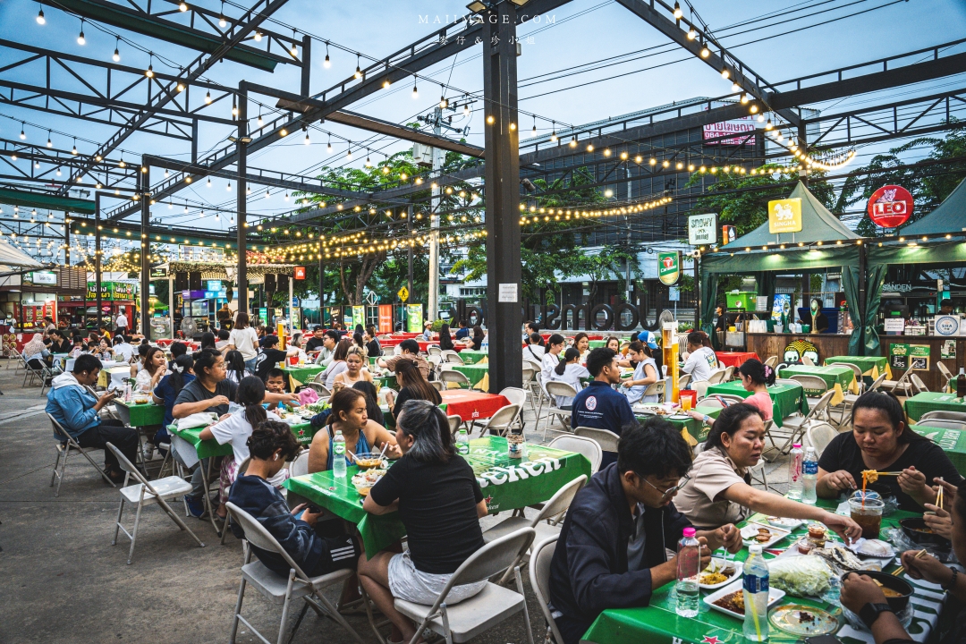 【曼谷美食】Udomsuk Walk อุดมสุข วอล์ค～BTS Udomsuk站附近最接地氣的在地夜市，每日還有駐唱歌手現場唱歌，氛圍超Chill在地人都超愛