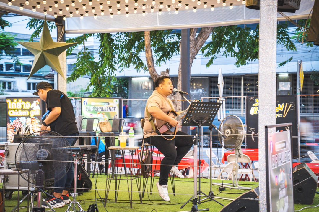 【曼谷美食】Udomsuk Walk อุดมสุข วอล์ค～BTS Udomsuk站附近最接地氣的在地夜市，每日還有駐唱歌手現場唱歌，氛圍超Chill在地人都超愛