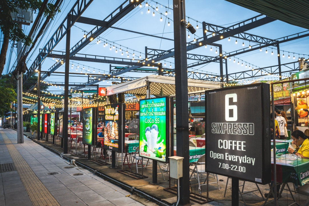 【曼谷美食】Udomsuk Walk อุดมสุข วอล์ค～BTS Udomsuk站附近最接地氣的在地夜市，每日還有駐唱歌手現場唱歌，氛圍超Chill在地人都超愛