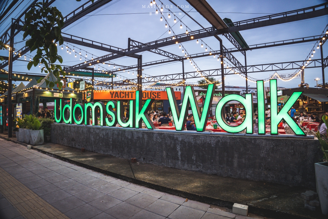 【曼谷美食】Udomsuk Walk อุดมสุข วอล์ค～BTS Udomsuk站附近最接地氣的在地夜市，每日還有駐唱歌手現場唱歌，氛圍超Chill在地人都超愛