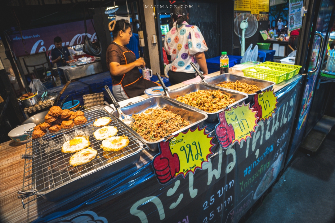 【曼谷美食】Udomsuk Walk อุดมสุข วอล์ค～BTS Udomsuk站附近最接地氣的在地夜市，每日還有駐唱歌手現場唱歌，氛圍超Chill在地人都超愛