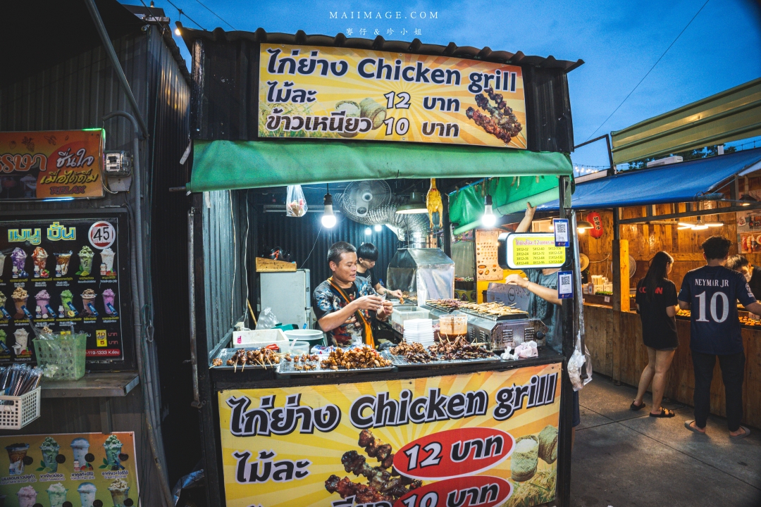 【曼谷美食】Udomsuk Walk อุดมสุข วอล์ค～BTS Udomsuk站附近最接地氣的在地夜市，每日還有駐唱歌手現場唱歌，氛圍超Chill在地人都超愛