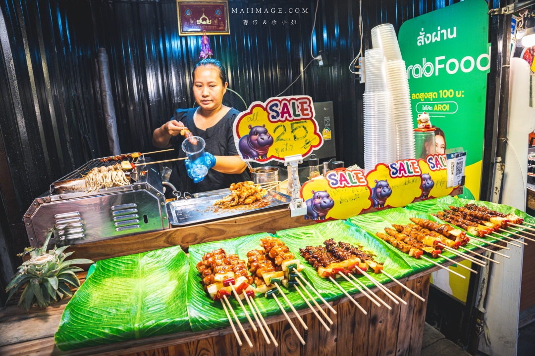 【曼谷美食】Udomsuk Walk อุดมสุข วอล์ค～BTS Udomsuk站附近最接地氣的在地夜市，每日還有駐唱歌手現場唱歌，氛圍超Chill在地人都超愛
