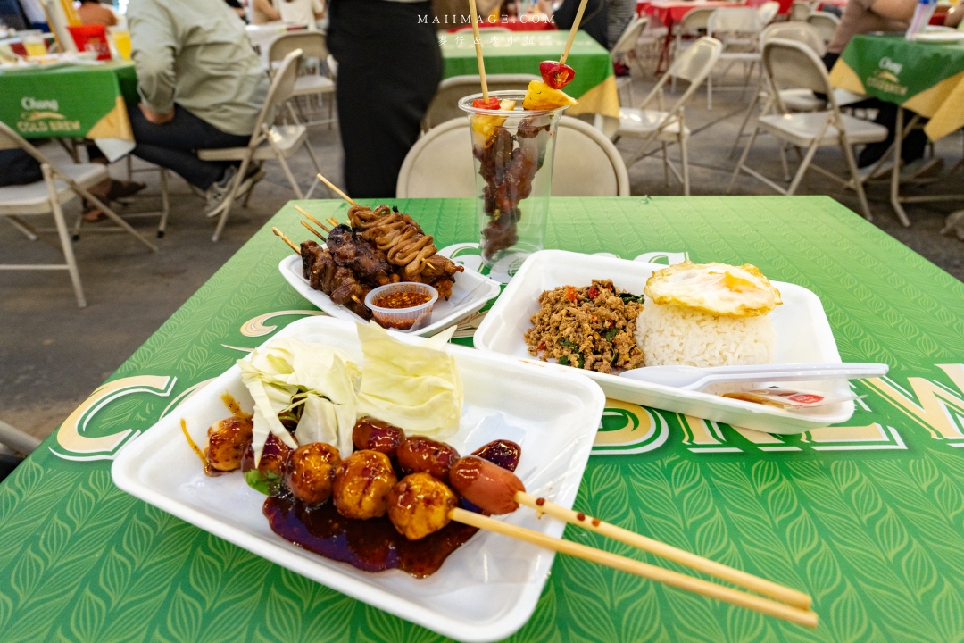 【曼谷美食】Udomsuk Walk อุดมสุข วอล์ค～BTS Udomsuk站附近最接地氣的在地夜市，每日還有駐唱歌手現場唱歌，氛圍超Chill在地人都超愛