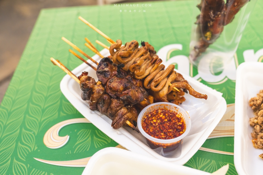 【曼谷美食】Udomsuk Walk อุดมสุข วอล์ค～BTS Udomsuk站附近最接地氣的在地夜市，每日還有駐唱歌手現場唱歌，氛圍超Chill在地人都超愛