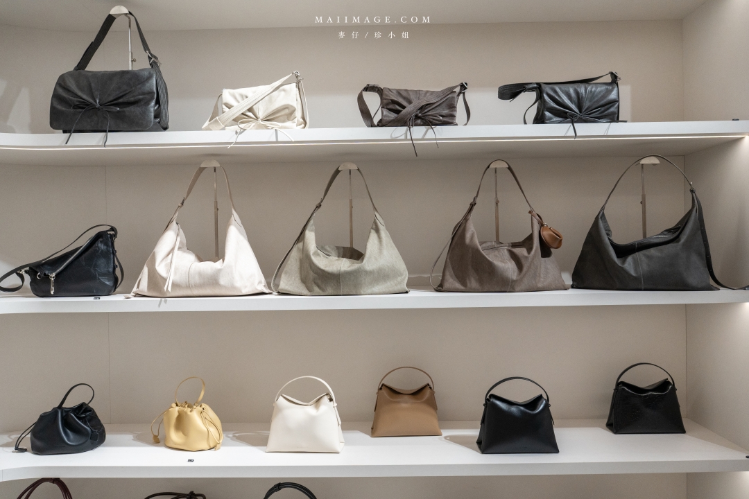 2025大江購物中心週年慶～桃園CP值最高購物中心，從早逛到晚也不累！大江改裝新空間＋網美打卡＋美食甜點在大江購物中心一次搞定，全年停車還免費還不快出發