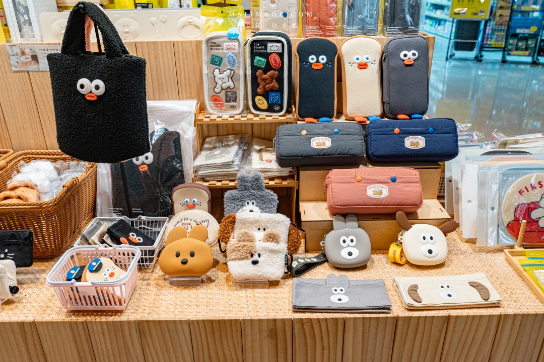 2025大江購物中心週年慶～桃園CP值最高購物中心，從早逛到晚也不累！大江改裝新空間＋網美打卡＋美食甜點在大江購物中心一次搞定，全年停車還免費還不快出發