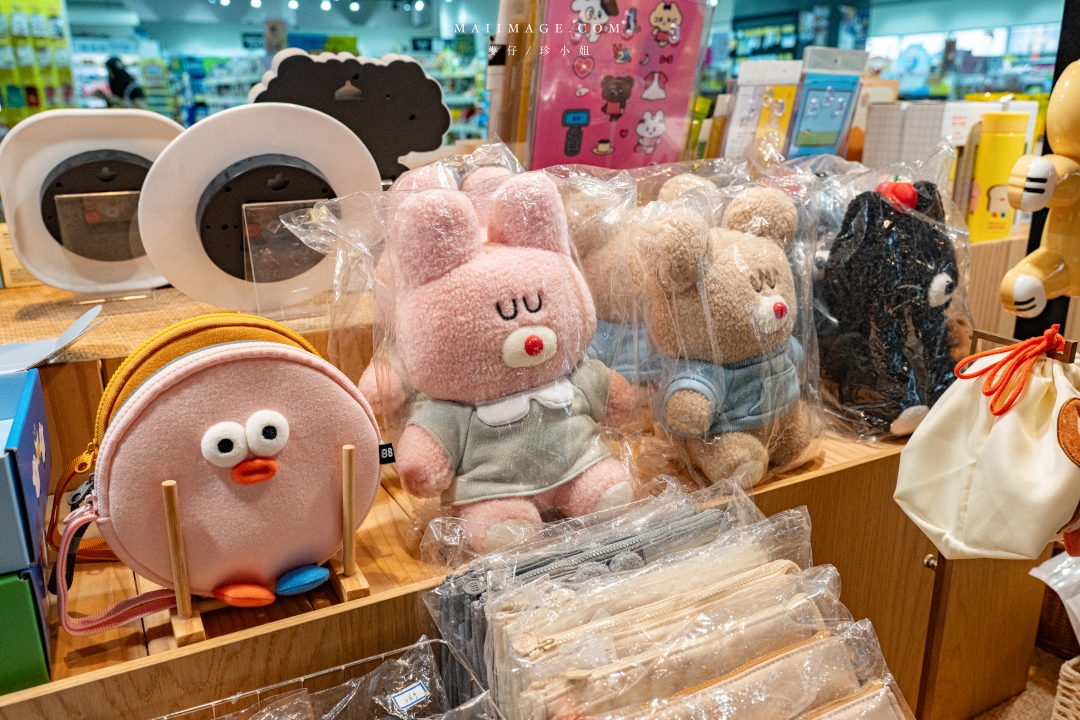 2025大江購物中心週年慶～桃園CP值最高購物中心，從早逛到晚也不累！大江改裝新空間＋網美打卡＋美食甜點在大江購物中心一次搞定，全年停車還免費還不快出發