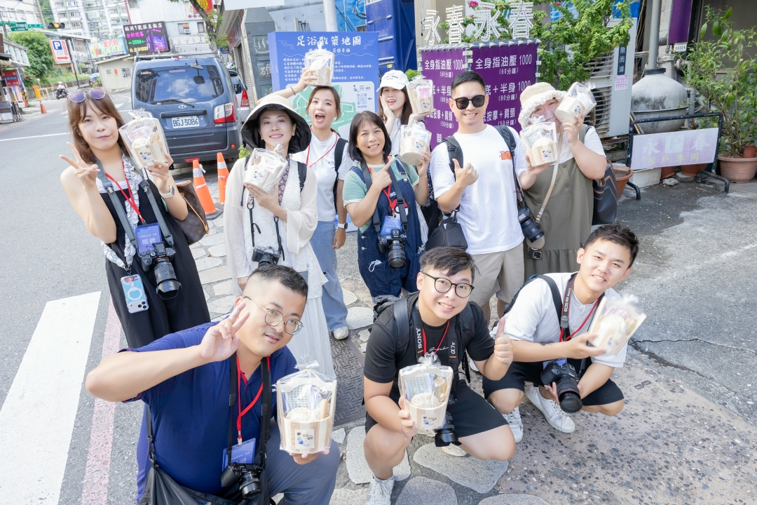 宜蘭礁溪溫泉散策～來礁溪不要只有泡湯，沿著礁溪轉運站旅遊服務中心來個不一樣的溫泉旅行，必去礁溪公園、足浴一條街，人人都是足浴特派員。