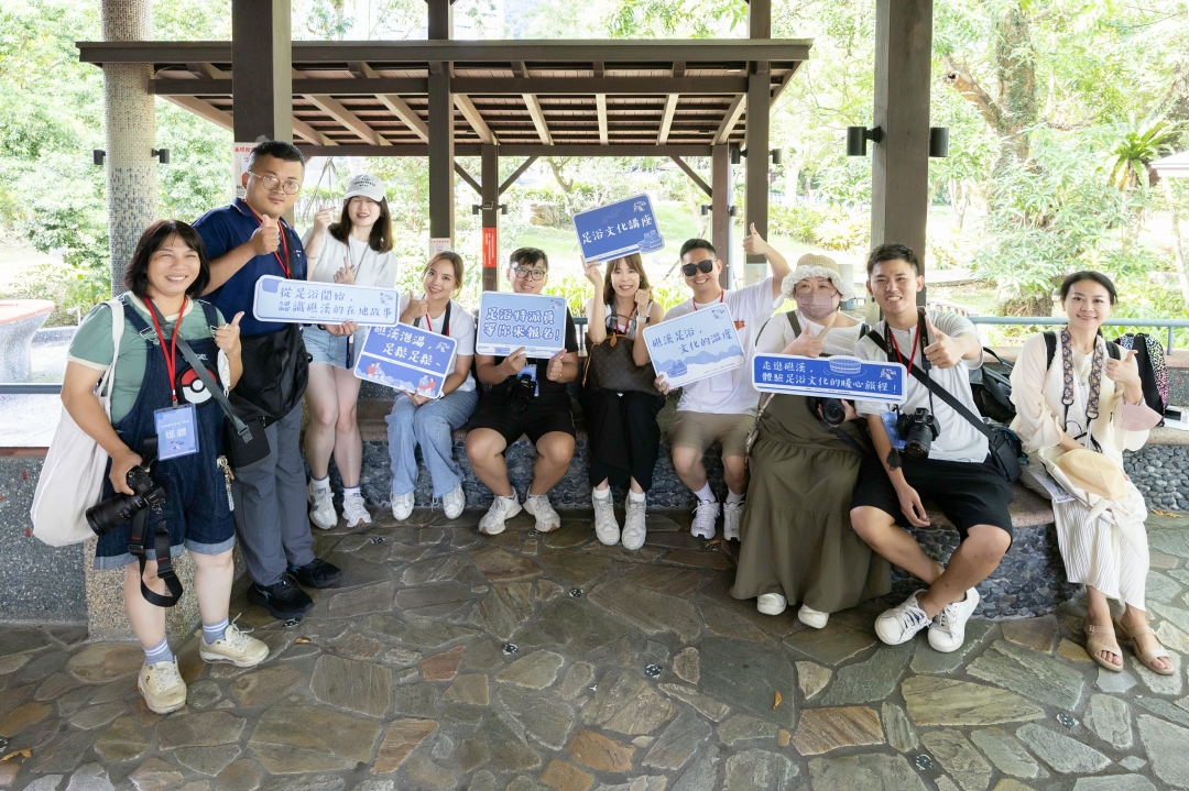 宜蘭礁溪溫泉散策～來礁溪不要只有泡湯，沿著礁溪轉運站旅遊服務中心來個不一樣的溫泉旅行，必去礁溪公園、足浴一條街，人人都是足浴特派員。