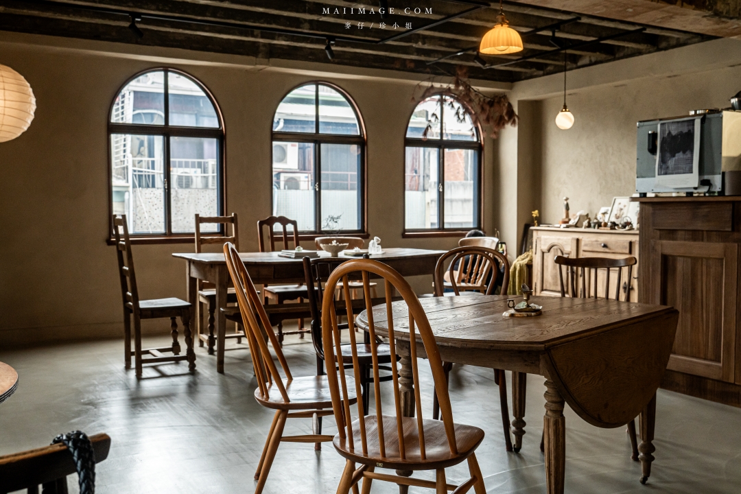 【台中美食】喫茶Sénmi～藏身在老宅五樓的甜點咖啡廳！台中老宅咖啡推薦，必點昭和布丁、牛油吐司。台中火車站美食推薦