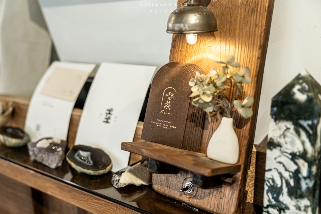 【台中美食】喫茶Sénmi～藏身在老宅五樓的甜點咖啡廳！台中老宅咖啡推薦，必點昭和布丁、牛油吐司。台中火車站美食推薦