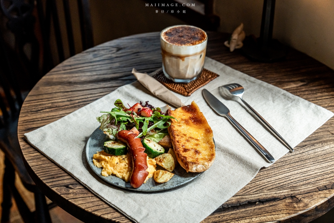 【台中美食】喫茶Sénmi～藏身在老宅五樓的甜點咖啡廳！台中老宅咖啡推薦，必點昭和布丁、牛油吐司。台中火車站美食推薦