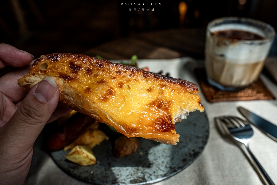 【台中美食】喫茶Sénmi～藏身在老宅五樓的甜點咖啡廳！台中老宅咖啡推薦，必點昭和布丁、牛油吐司。台中火車站美食推薦