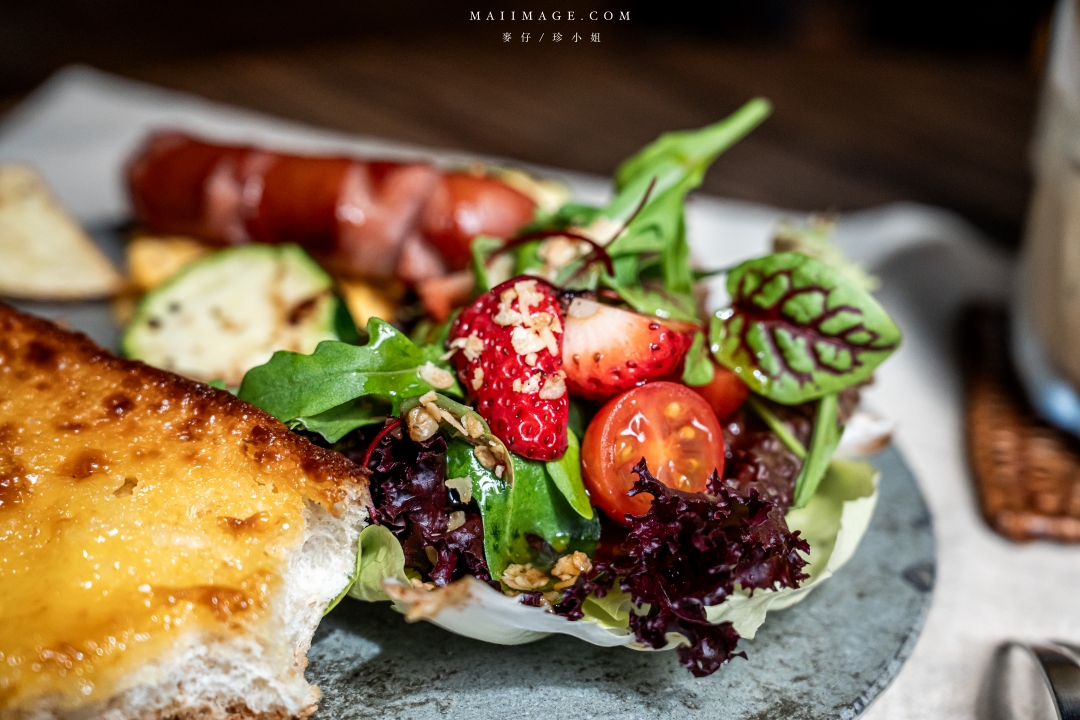 【台中美食】喫茶Sénmi～藏身在老宅五樓的甜點咖啡廳！台中老宅咖啡推薦，必點昭和布丁、牛油吐司。台中火車站美食推薦