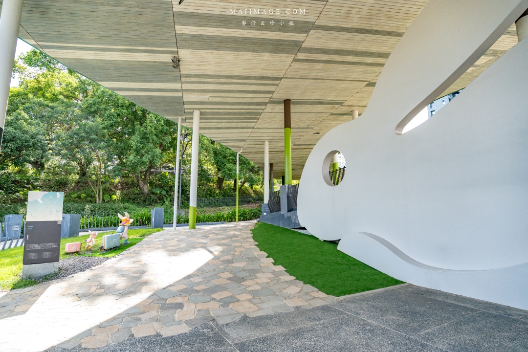 宜蘭礁溪溫泉散策～來礁溪不要只有泡湯，沿著礁溪轉運站旅遊服務中心來個不一樣的溫泉旅行，必去礁溪公園、足浴一條街，人人都是足浴特派員。