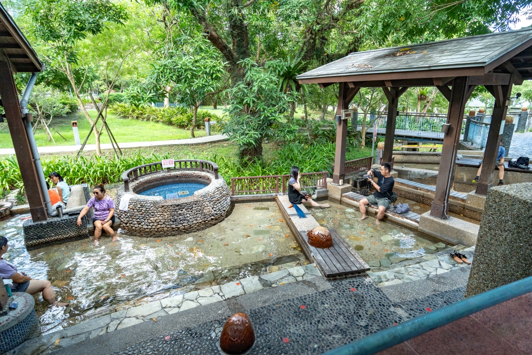 宜蘭礁溪溫泉散策～來礁溪不要只有泡湯，沿著礁溪轉運站旅遊服務中心來個不一樣的溫泉旅行，必去礁溪公園、足浴一條街，人人都是足浴特派員。